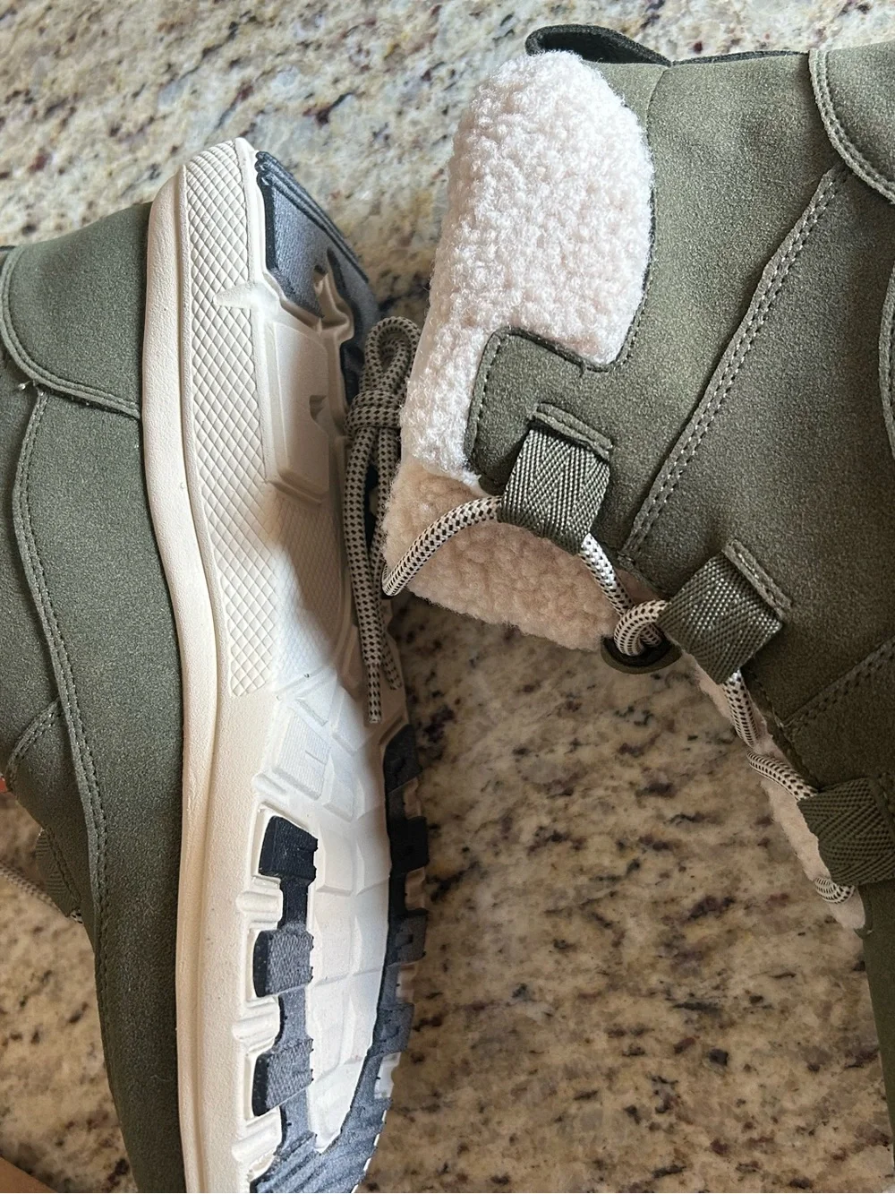 JBU “Freeze” winter lace up ankle boots. NIB. Size 6.5M Olive green faux fur